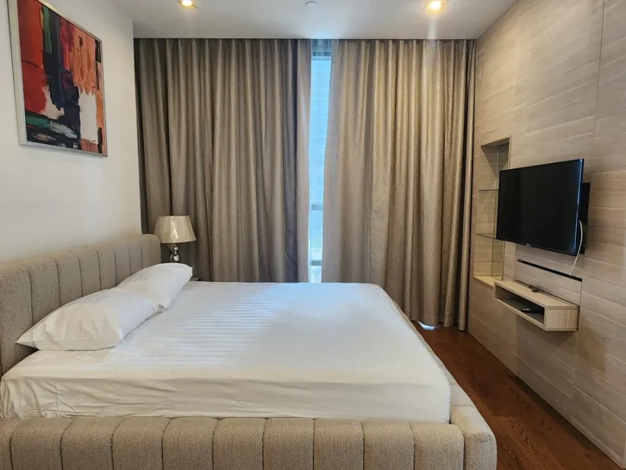 For rent: The Bangkok Sathorn, a nice room with plenty of usable space, good location, convenient transportation, book now!