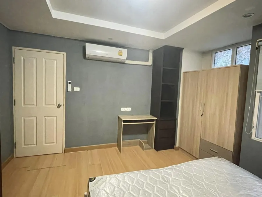 Condo for rent, Happy Condo Ratchada 18, spacious room. Plenty of usable space, great price, move quickly. Don't wait.