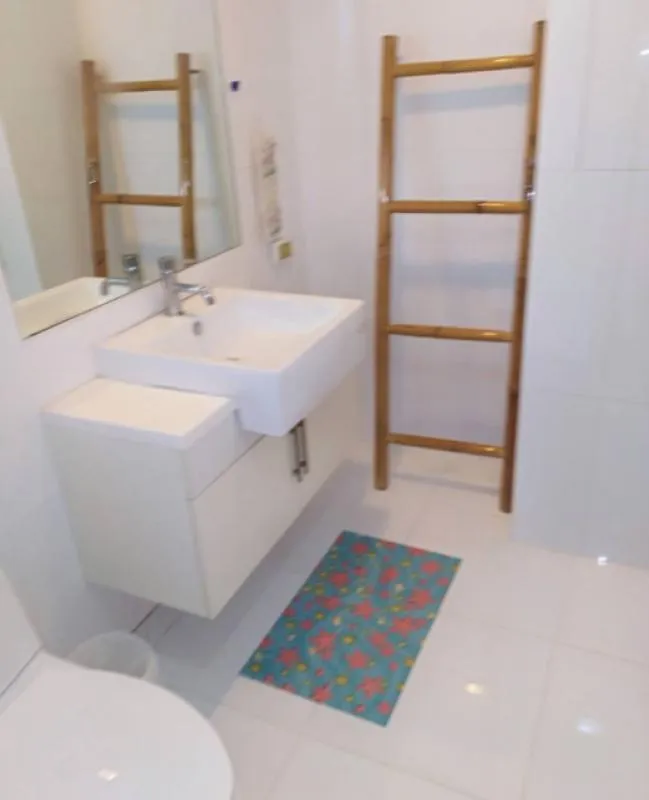 My Resort Bangkok for rent, very beautiful room, elegant decoration, clean white tone. pleasant atmosphere Don't miss out on renting.