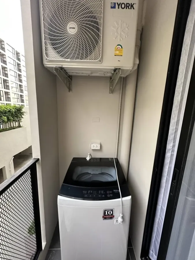For rent: FLEXI Sathon - Charoen Nakhon, 1 bedroom, 1 bathroom. Features amazing amenities and a pool view. Don't miss out on this great deal!