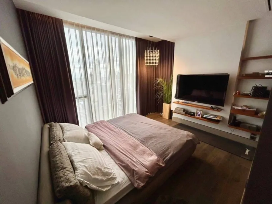 For sale, for rent!! Condo The Es at Singha Complex, Penthouse room, Rare Item, the most luxurious project next to MRT!!
