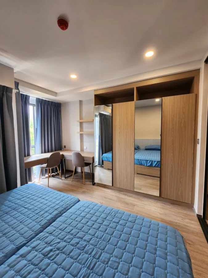 For rent Salaya One Residence, spacious room, partitioned, with a large TV. Movie lovers, don't miss out, book now.