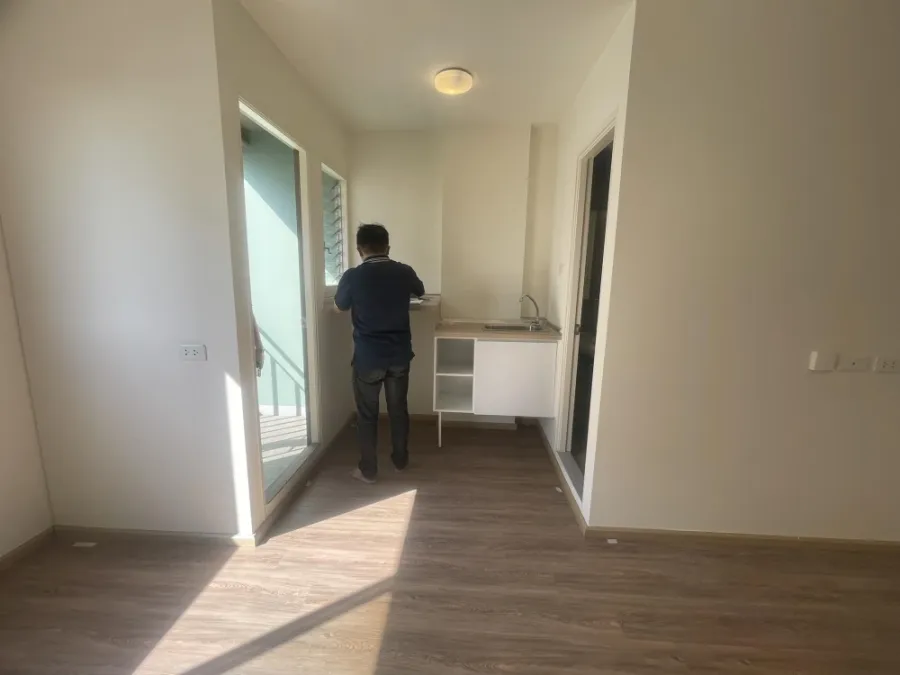 For rent: Lumpini Township Rangsit Klong 1, unfurnished unit, 6th floor. Great location, convenient transportation. Don't miss out!