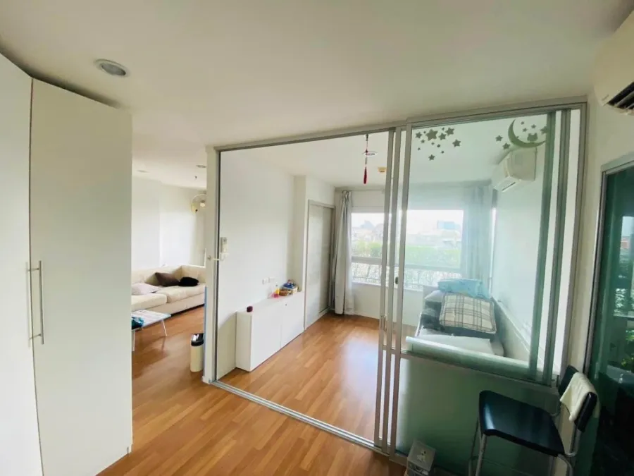 Lumpini Place Suksawat-Rama 2 for sale, spacious room, pool view, with big screen TV, watch movies to your heart's content, don't miss it.