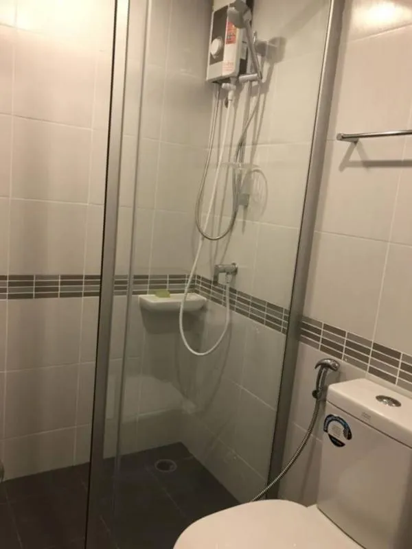 Rent lumpini place bangna km.3, 6th floor, building A, clean room. Fully furnished. The view of the pool is slow.