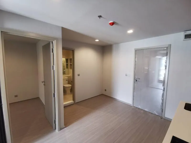 Sale down payment Life Ladprao, this room is very worthwhile, 1 bedroom, fully furnished, 42nd floor, great view, book now, don't miss it.