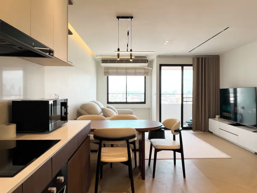 For rent: Siphraya Riverview, 2 bedrooms, plenty of living space, good location, beautiful view from high floor, don't miss it.