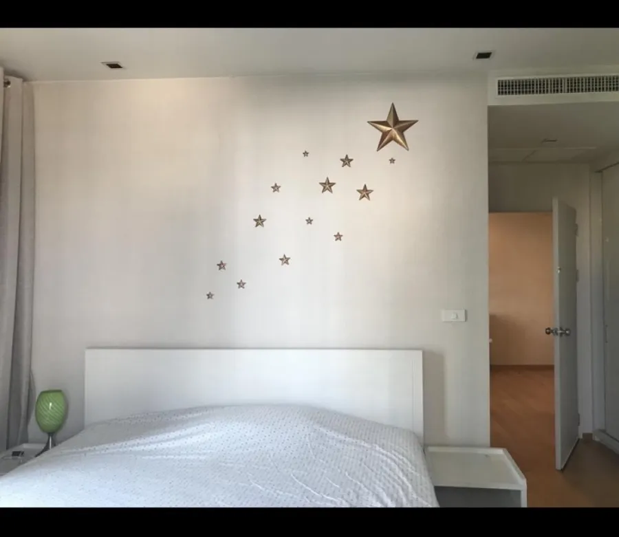 For rent Noble Solo, corner room, east/north, don't miss it.