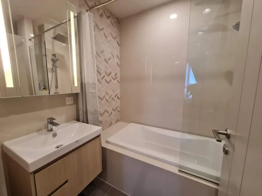 Condo for rent, Oka House Sukhumvit 36, new room, warm tone, fully furnished. Complete electrical appliances. Don't miss it.