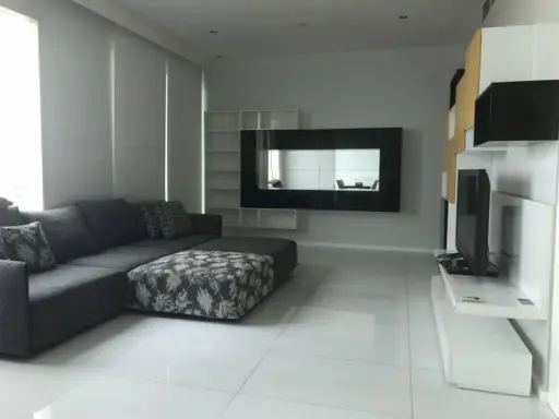 Valuable price. Sell / rent a large room, 3 bedrooms, 3 bathrooms, 32nd floor. You can live together as a family, elegantly decorated, ready to move in. images