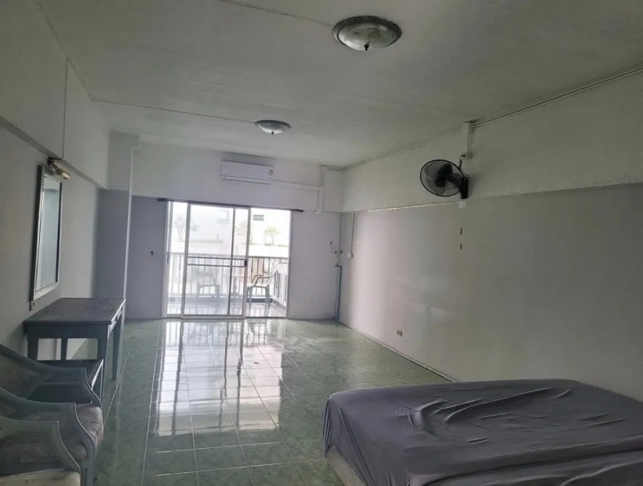 For rent Wong Amat Garden Beach Resort Condominium (Central Pattaya) Sea view from balcony near the beach