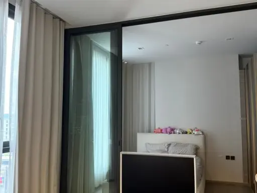 ให้เช่า The Crest Park Residences ห้องมุมติดบันไดหนีไฟเป็นส่วนตัวมากๆ วิว Union mall รีบจองเลย