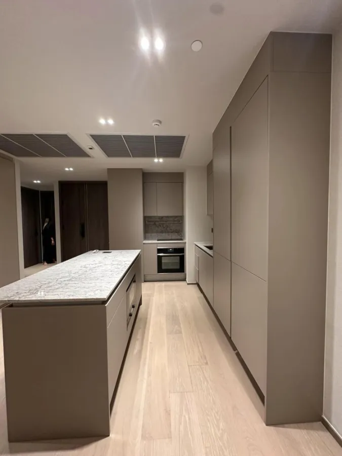 For rent: Tonson One Residence, 2 bedrooms, fully furnished, spacious room, comfortable. Ready to move in, reserve now.