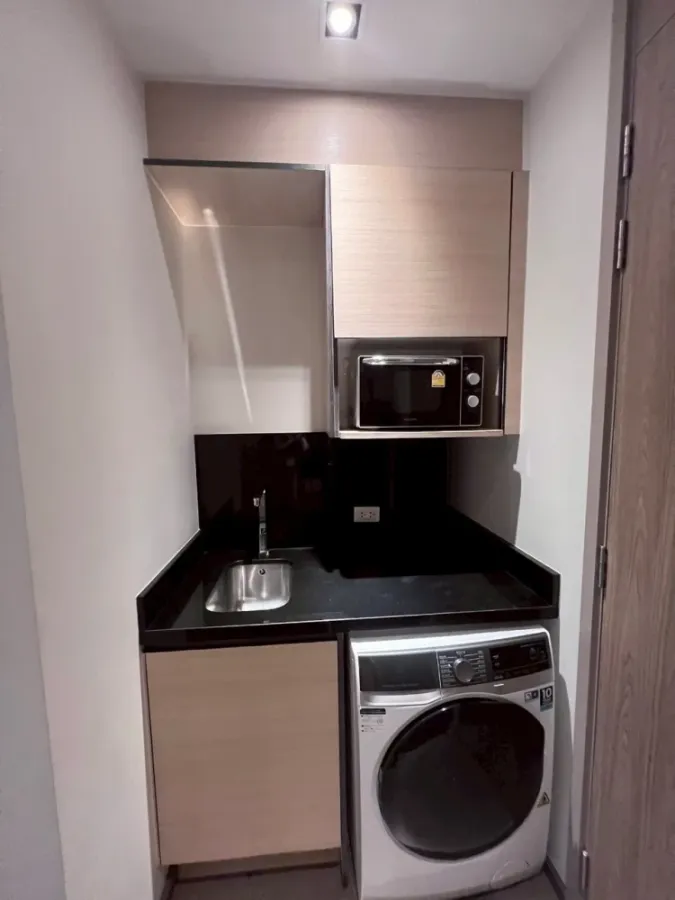 For rent: Park 24 Origin Phrom Phong with excellent built-in furniture. Don't miss it!