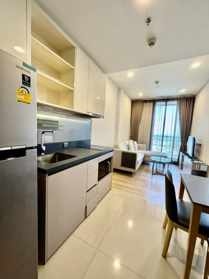 For rent: Oka Haus Sukhumvit 36, 38th floor, fully furnished unit. Book now! Don't miss out! Act fast!