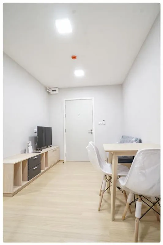 Plum Condo Rangsit Alive Phase 1 for rent, 6th floor, outside view, furniture set, very ready. Hurry up to reserve before you close your hands.