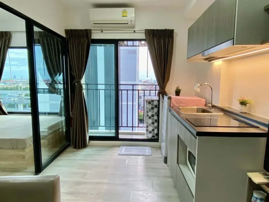 Kensington Sukhumvit-Theparak for rent, a lovely room with complete furniture and appliances. Just bring your bags and move in!