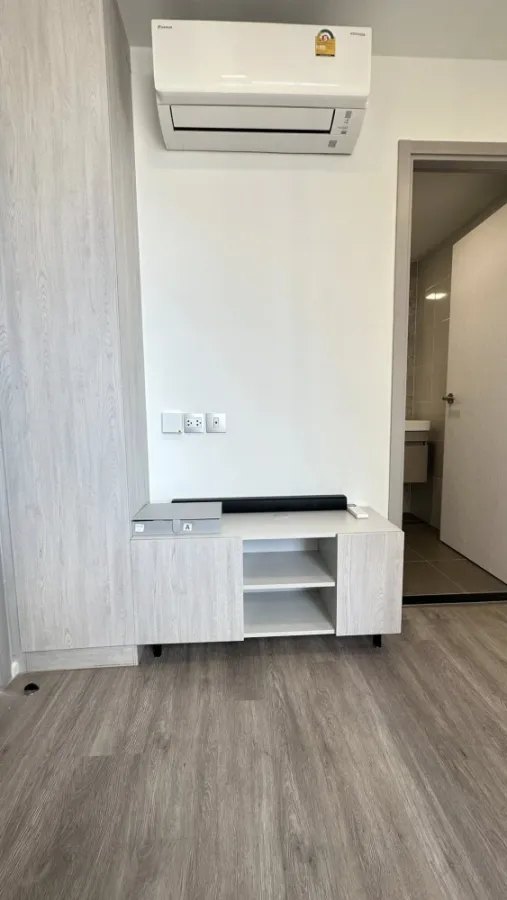 For rent: Atmoz portrait Srisaman, Building A, 6th floor, corner room, full natural light. Reserve now before it's gone.