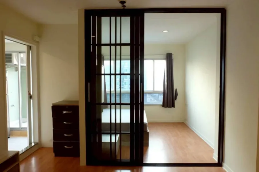 Selling Lumpini Ville Ramkhamhaeng 44, 1 bedroom, 1 bathroom. Fully furnished, great location. Book now!