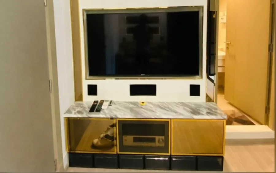 For rent Life Asoke Rama 9, luxuriously decorated room. The light in the room is full, all built-in, end here in one place.