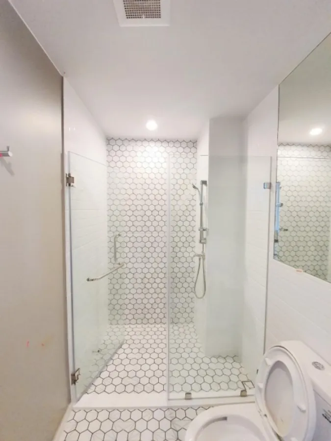 Sell Altitude Unicorn Sathorn - Tha Phra, 9th floor, decorated in white tones, everything is complete, very livable, book now.