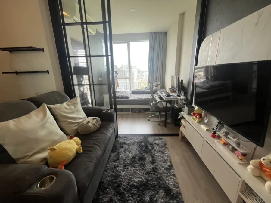 For sale: De Lapis Charan 81, beautiful view, very high floor, good wind, not hot sun, river view, Parliament, bring your bags and move in right away.