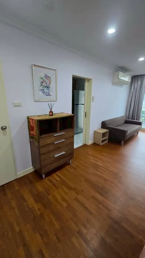 ให้เช่า Baan Siri Sukhumvit Soi 10 ห้องพร้อมอยู่ เฟอร์พร้อม หิ้วกระเป๋ามาได้เลย!!