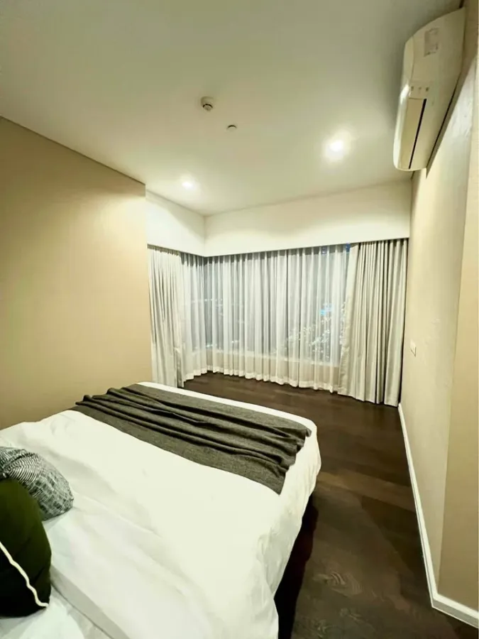 ให้เช่า The Saint Residences ห้องมุมให้ความเป็นส่วนตัว พื้นที่ใช้สอยเยอะ เฟอร์ครบครัน เห็นวิวสวย จองเลย