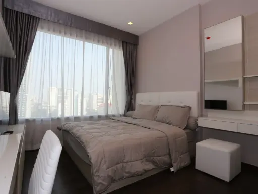 For rent, Q Asoke, high rise, room ready to move in. Fully furnished Complete electrical appliances Good like this, reserve now.