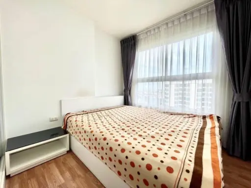 For rent: The Trust Condo Ngamwongwan, bright and comfortable room, partitioned, great view, book first, get it first.