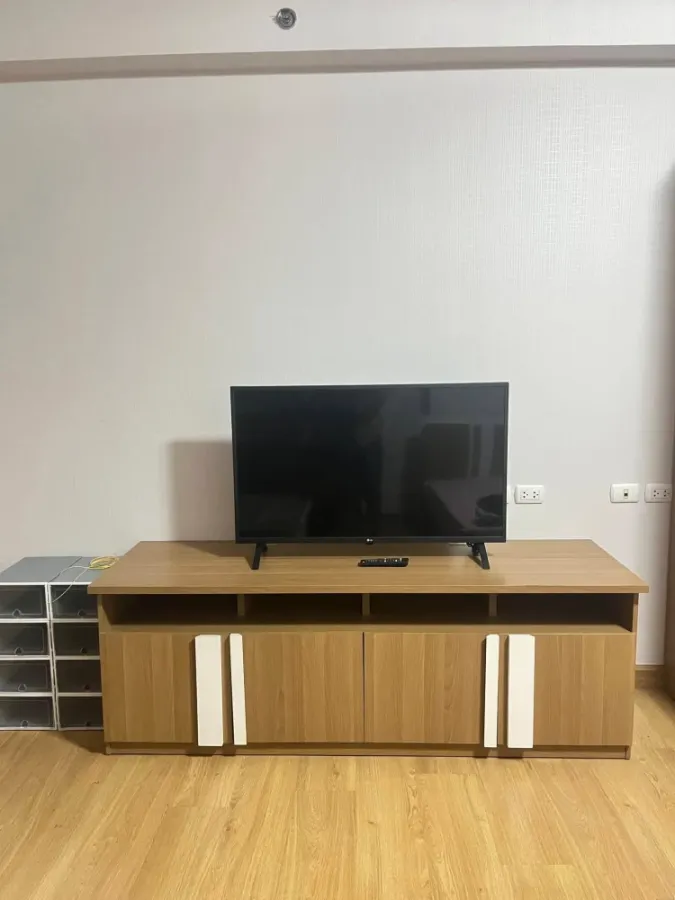 Studio apartment for rent at Supalai Park Srinakarin. Fully furnished with appliances. Just bring your bags and move in!