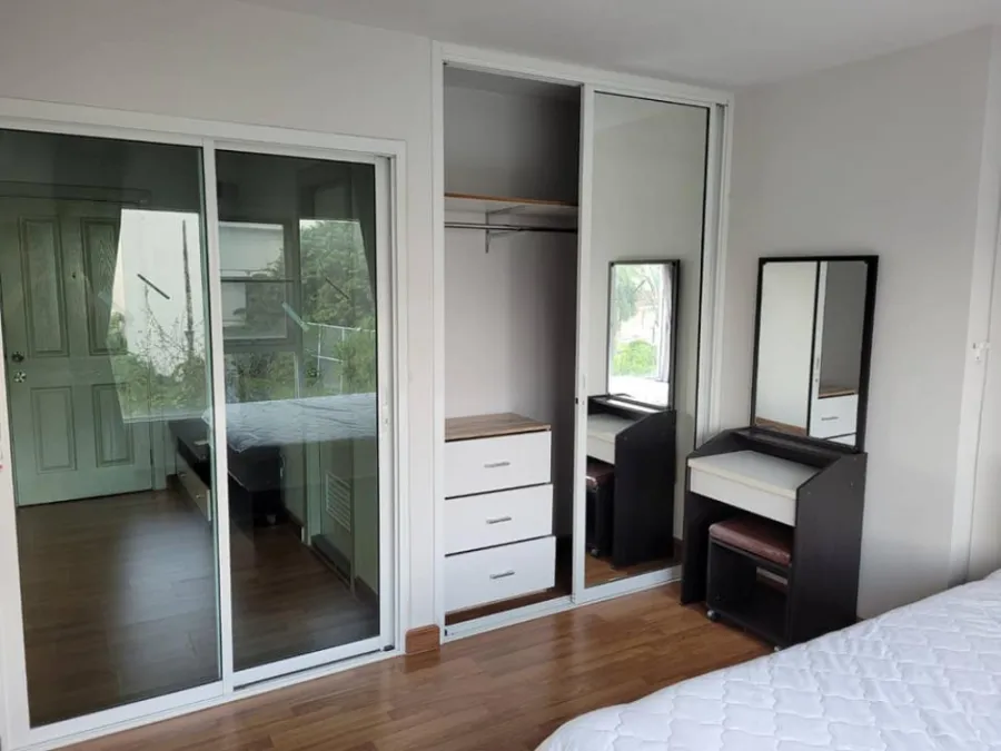 For rent, Regent Home 25 Tiwanon, large room, has a useful space. Plus a lot of electrical appliances. Book now.