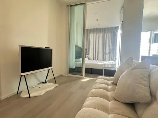 For rent: De Lapis Charan 81, high floor room, very good ventilation, complete facilities, interested, reserve now!