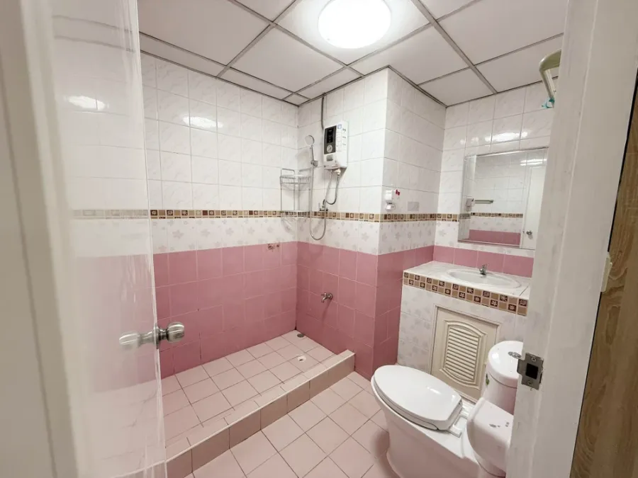 For rent: Commonwealth Pinklao, high floor, corner room, spacious, private, full facilities, don't wait.