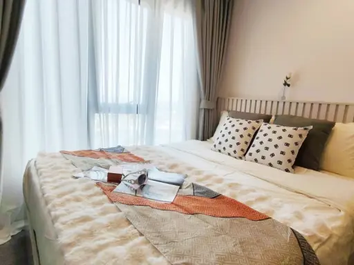 For rent: Regent Home Wuttakat, beautifully decorated room with coordinated color scheme, fully furnished, great location. Book now!