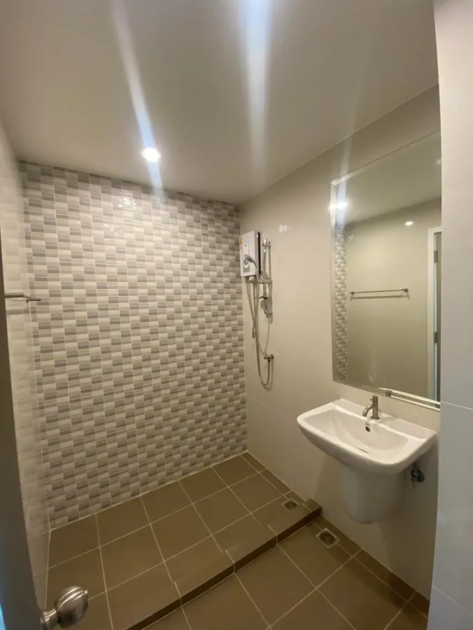 Sell / rent Condo Lesto Sukhumvit 113, new room, fully furnished, partitioned room, convenient transportation, urgent!!