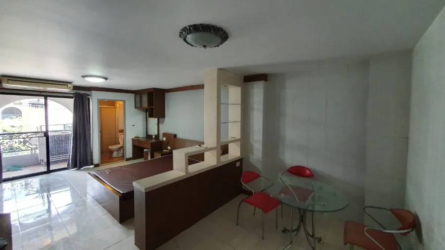 Condo for rent, Champs Elysees Tiwanon, ready to move in immediately. The front of the room faces south, the wind is always in. Must reserve.
