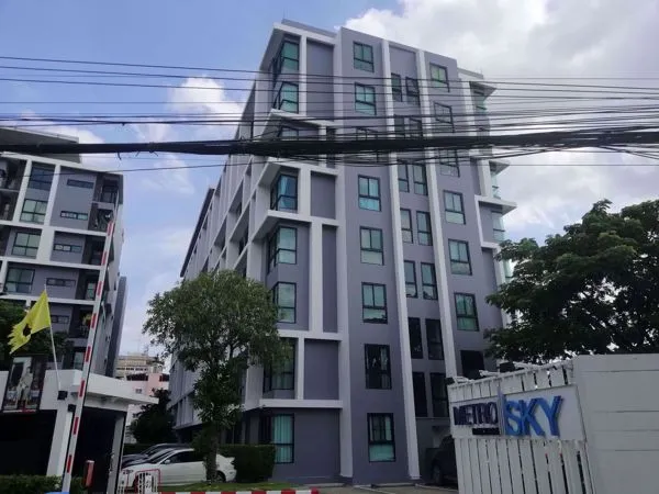 ให้เช่าคอนโด เมโทร สกาย รัชดา 1 Bedroom 28 ตร.ม. ชั้น 8 วิวเมืองสบายตา เครื่องใช้ไฟฟ้าครบ จองเลย