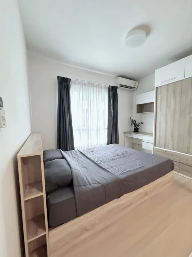 For sale: Unio Charan 3 floors, 2 rooms divided into sections. Decorated simply, color tones easy on the eyes, so nice to live in, move in immediately