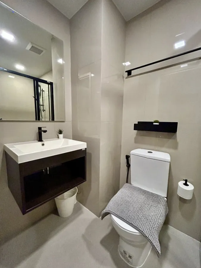 For rent: QUIN TARA MHy'ZEN Phrom Phong, a beautifully decorated room with complete furniture and electrical appliances. You can reserve it today.