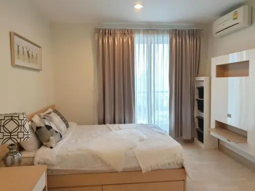 For rent Rhythm Ratchada, beautiful room! Soft sofa that can be reclined with 1 bed. Heavy furniture. Book now. Hurry up.