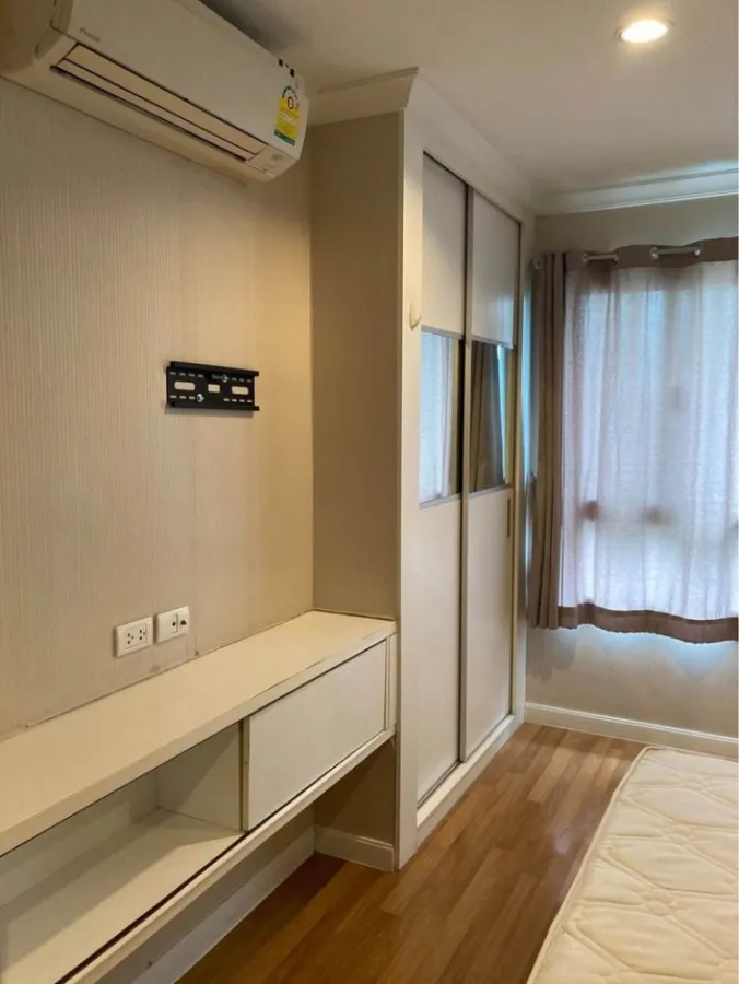 For rent!! Condo Lumpini Place Rama 9-Ratchada, beautiful room with wallpaper + fully built-in furniture Ready to move in!!