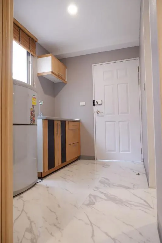 Condo for rent, Prima Srinakarin, very beautiful room, built-in, full furniture, close to the market, easy to find food, easy to travel, do not hesita