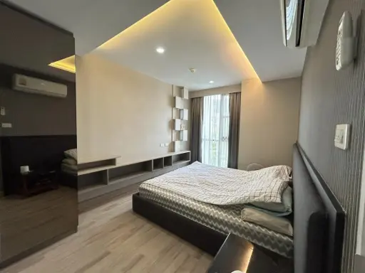 For sale: The Uniqe Ratchada 19, corner room, very private. Beautifully decorated and stylish, with Buit-In and a cool headboard. Book now.