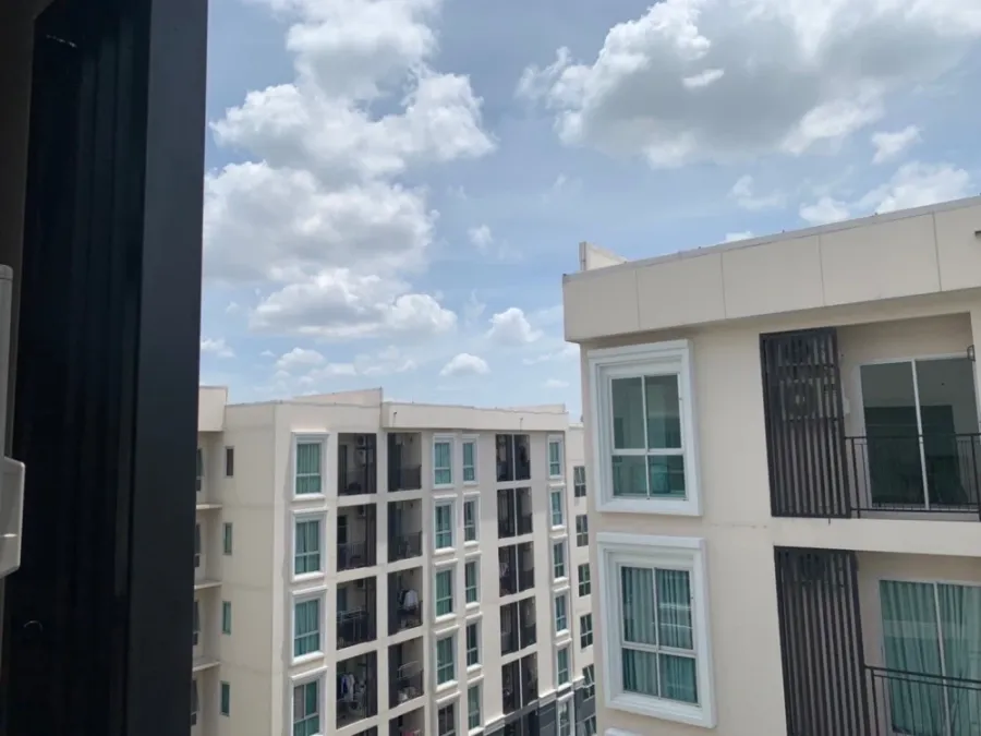 Selling Plum Condo Mix Chaengwattana, 8th floor (highest floor), pool view zone, relaxing atmosphere. Book now!