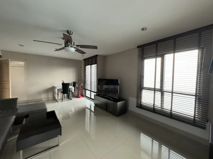 For sale, for rent, Regent Home 15 Chaengwattana, spacious room, comfortable. Comes with complete decorations. Reserve now quickly.