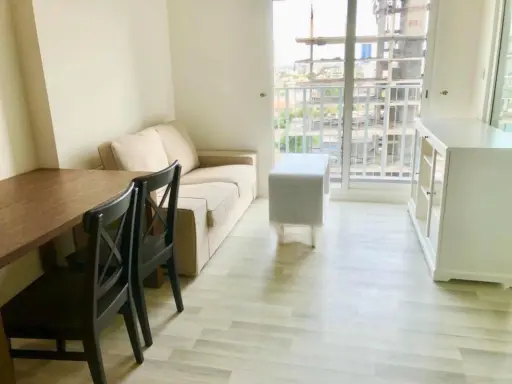 Sell The Key Sathorn - Charoenrat, 9th floor, fully furnished. Ready to move in immediately. Hurry up to reserve now.