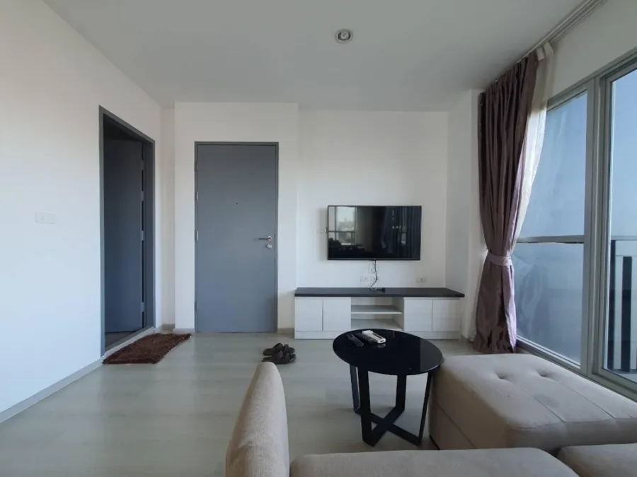 Condo for rent Life Ratchadaphisek, 2 bedrooms, 2 bathrooms, 8th floor, fully furnished with built-in furniture, don't miss it.