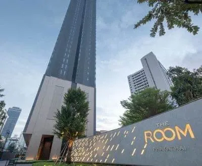 For sale: The Room Phayathai, 34th floor, corner room, fully furnished, ready to move in. Reserve now, don't miss out!