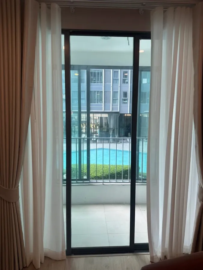 For sale or rent: Ideo Q Chula–Samyan 1-bedroom unit. Great location, pool view, convenient transportation. Don't just look, book now!